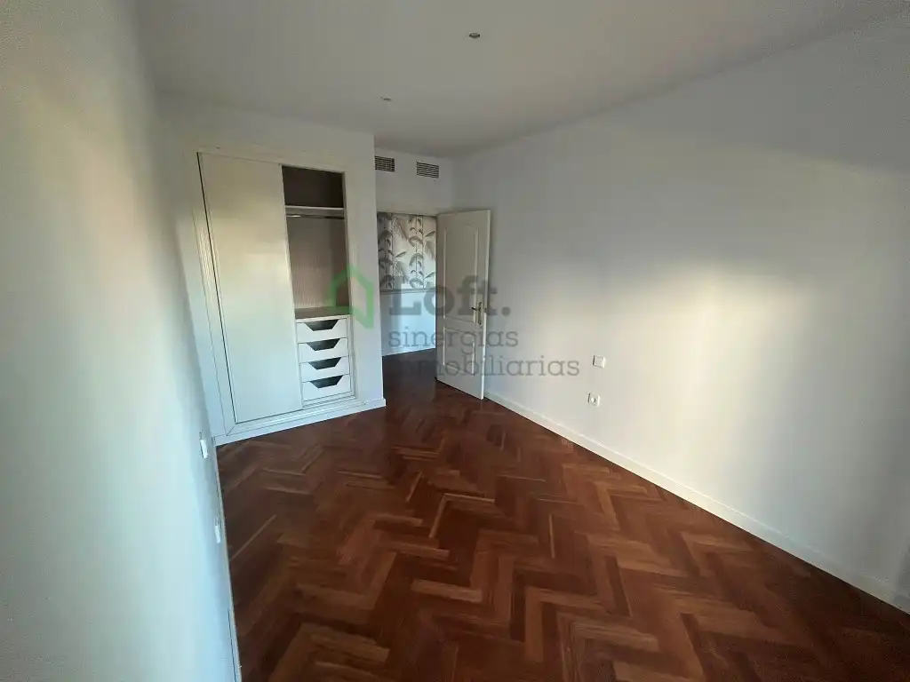 Schlafzimmer von Dachboden zur Miete in Badajoz mit Klimaanlage, Privatgarten und Terrasse