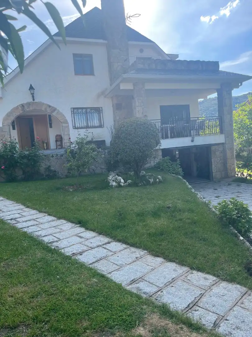 Vista exterior de Casa o chalet de alquiler en Becerril de la Sierra con Aire acondicionado, Calefacción y Jardín privado