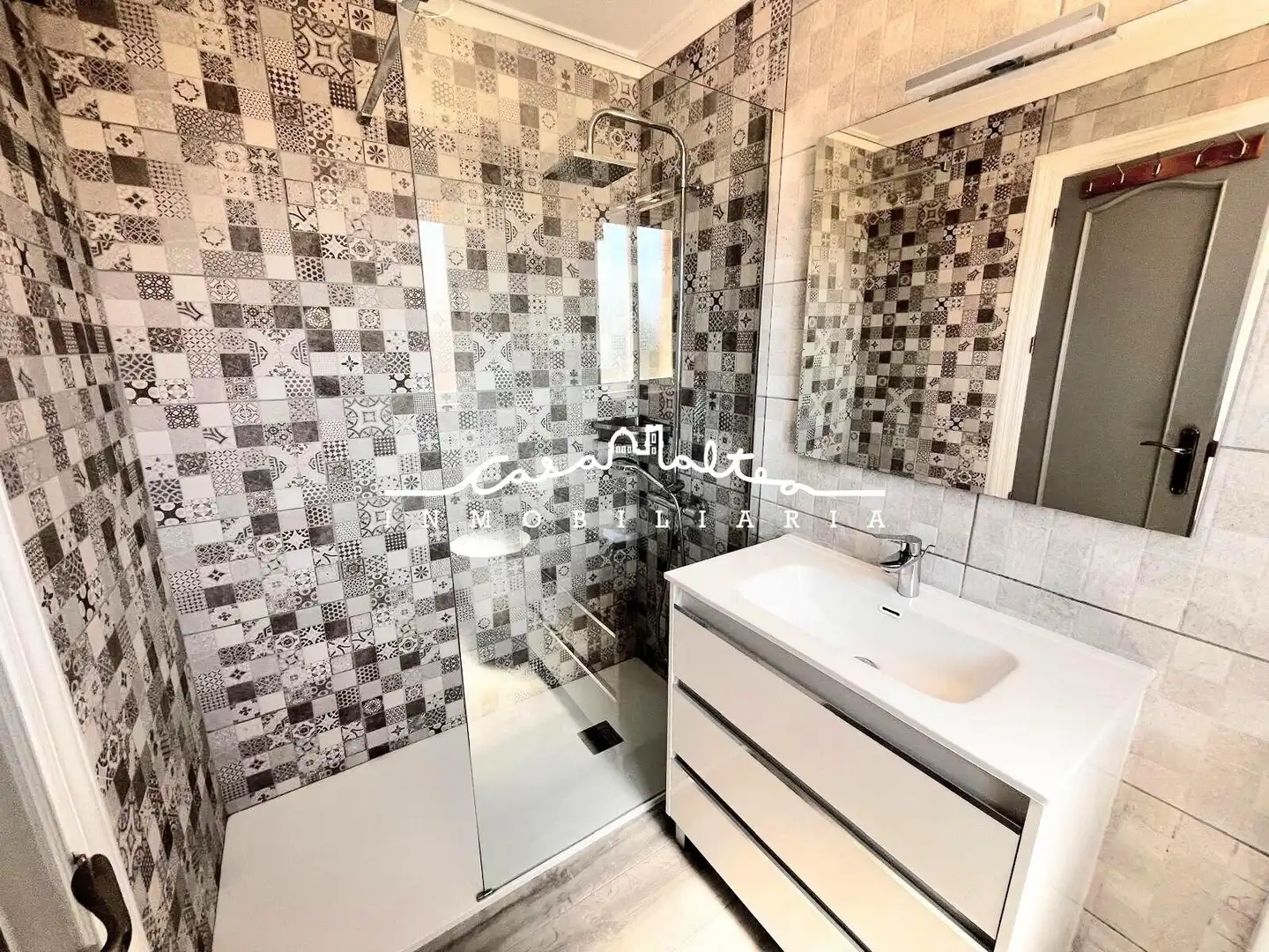 Bany de Apartament en venda en Benidorm amb Aire condicionat, Calefacció i Jardí privat