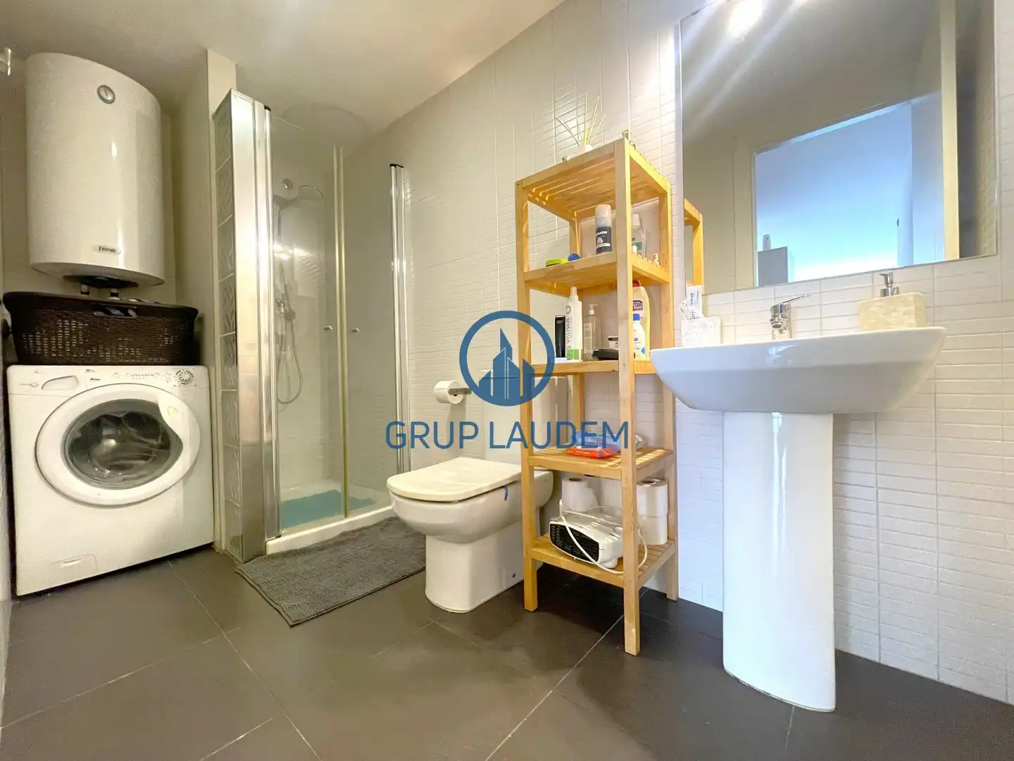 Bathroom of Flat for sale in Mataró  with Air Conditioner, Storage room and Oven