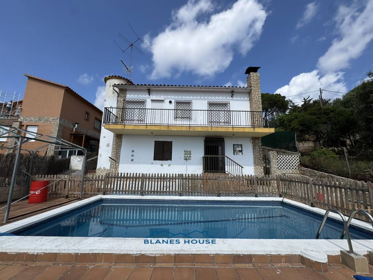 Vista exterior de Casa o xalet en venda en Tordera amb Calefacció, Jardí privat i Terrassa