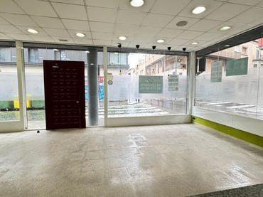 Locale commerciale in affitto a Calle de la Creu Gran 63