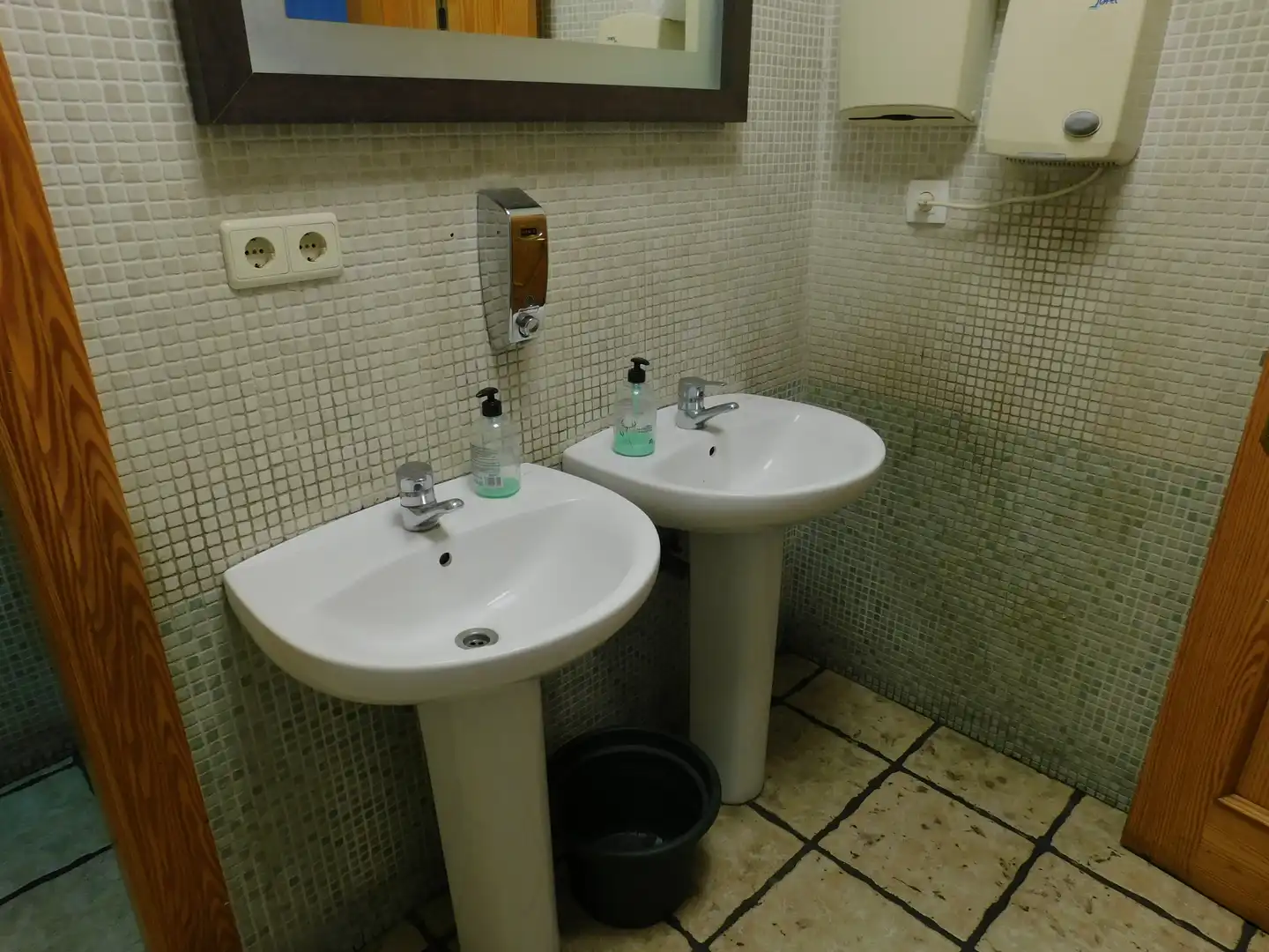 Baño de Local en venta en Valle de Elorz / Elortzibar con Aire acondicionado, Calefacción y Terraza