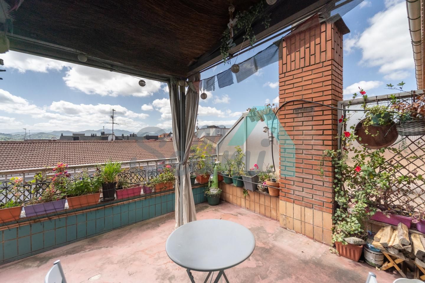 Terraza de Ático en venta en Oviedo  con Calefacción, Parquet y Terraza