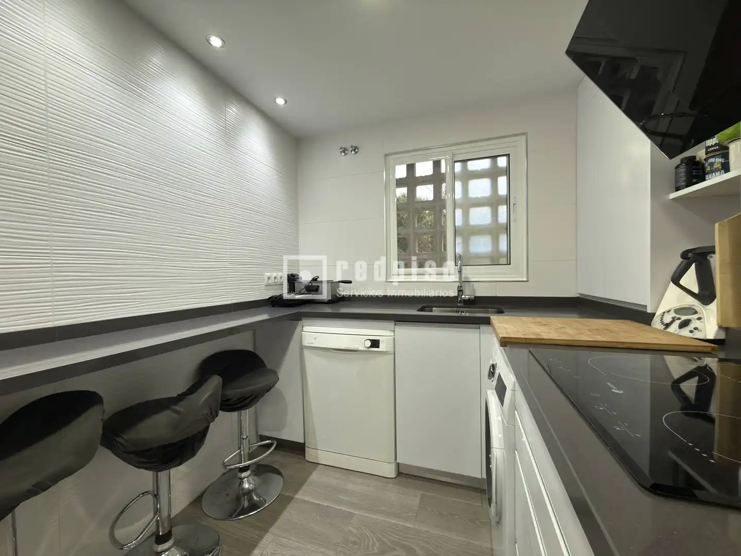 Küche von Wohnung zum Verkauf in Rincón de la Victoria mit Klimaanlage, Privatgarten und Terrasse