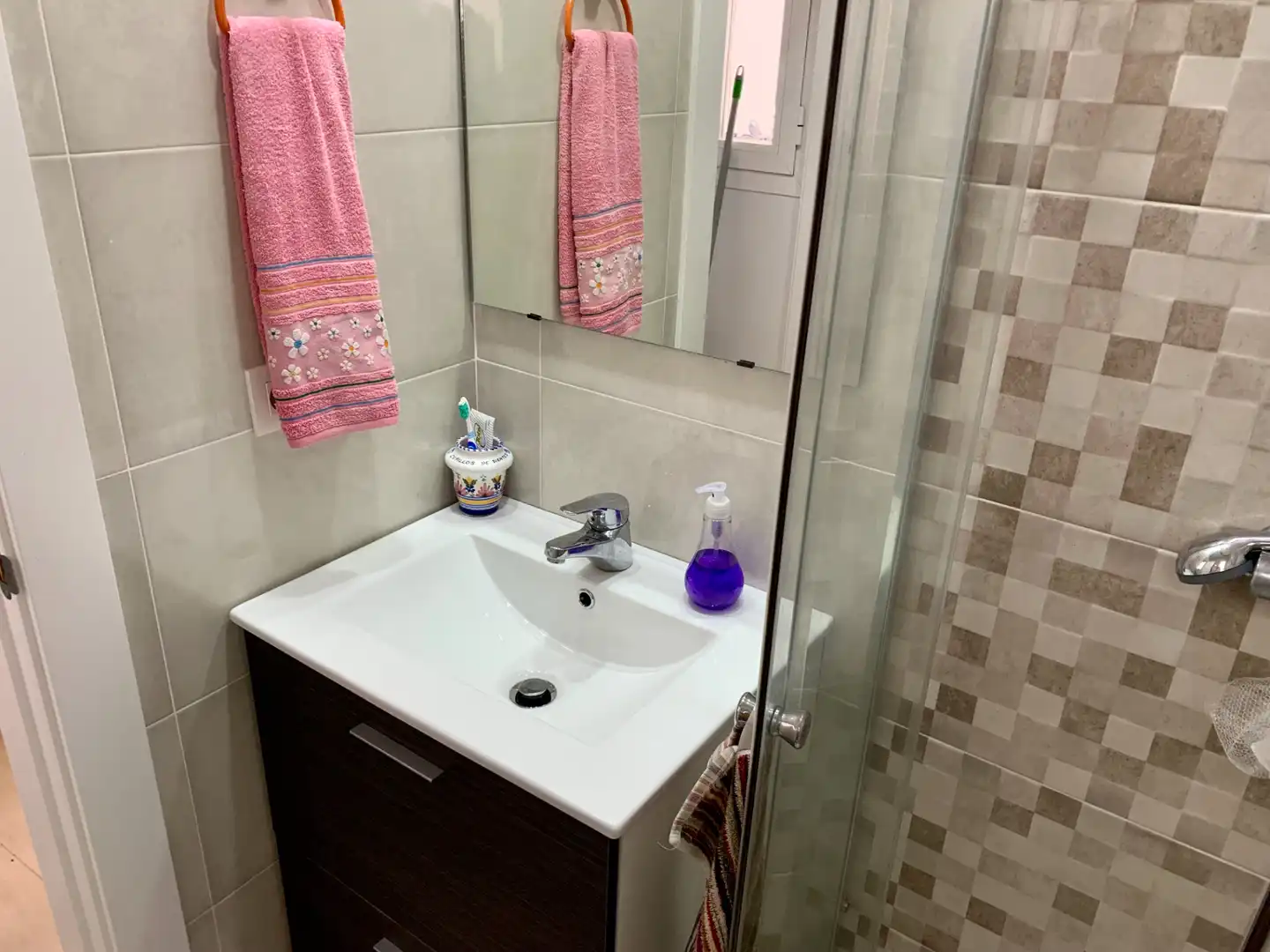 Bathroom of Flat for rent in Granada  with Air Conditioner, Heating and Parquet flooring