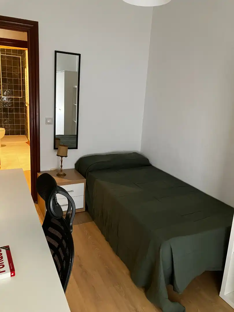 Dormitori de Pis de lloguer en Zaragoza amb Calefacció, Parquet i Moblat