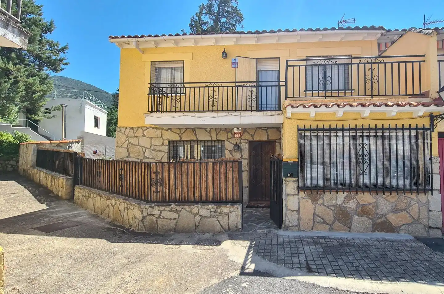 Vista exterior de Casa o chalet en venta en Piedralaves con Calefacción, Jardín privado y Terraza
