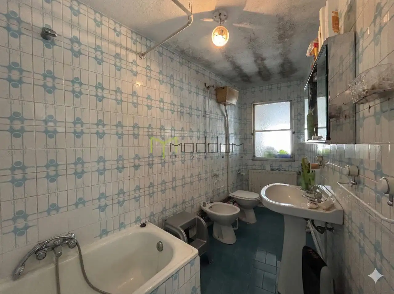 Bathroom of Flat for sale in Santiago de Compostela   with Terrace and Balcony