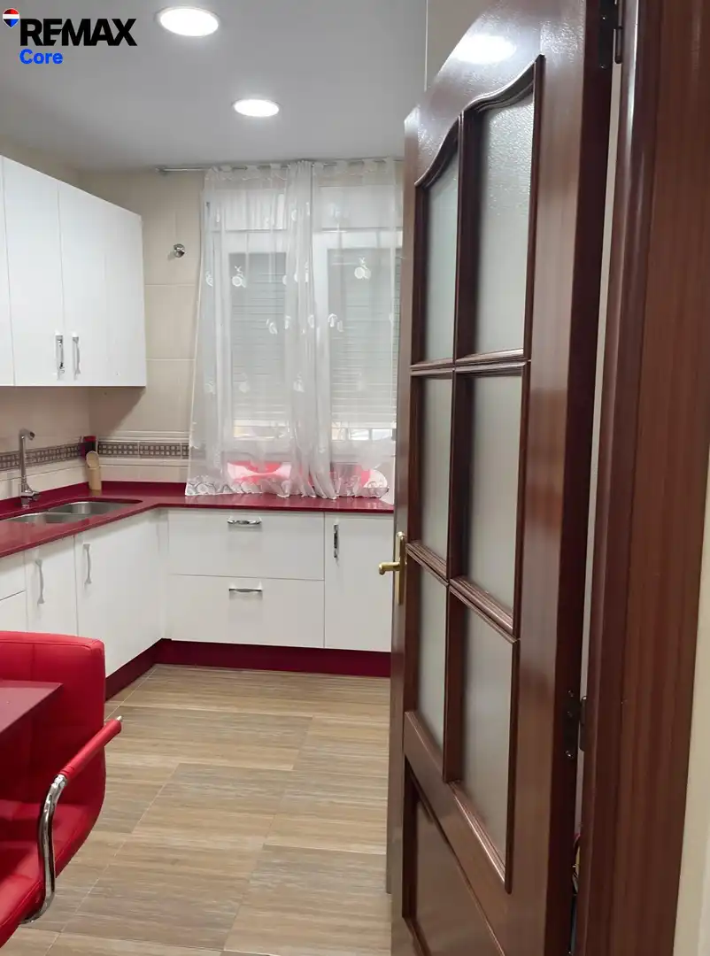 Küche von Einfamilien-Reihenhaus zum Verkauf in Montijo mit Klimaanlage, Heizung und Terrasse