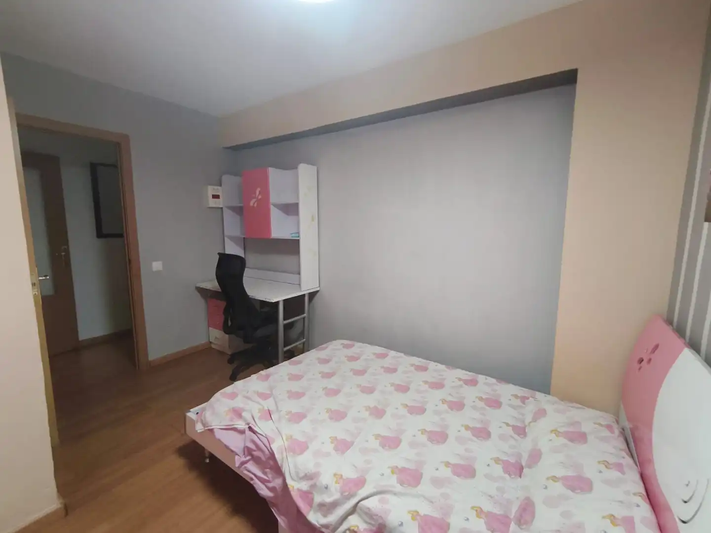 Schlafzimmer von Wohnung zum Verkauf in Burjassot mit Parkett, Ofen und Waschmaschine