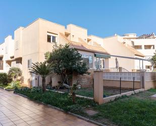 Vista exterior de Casa o xalet en venda en El Ejido amb Jardí privat, Parquet i Terrassa