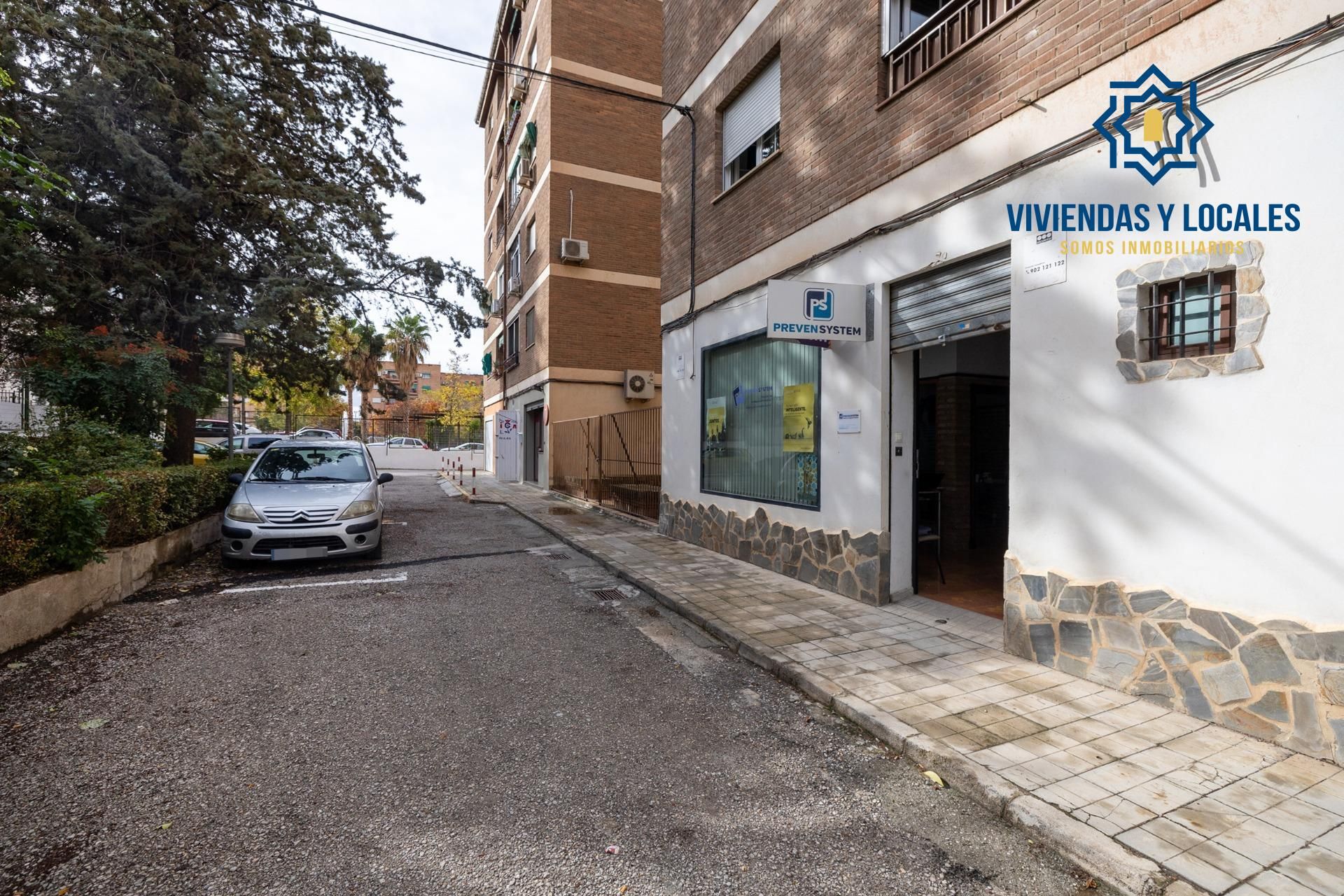 Exterior view of Premises for sale in  Granada Capital