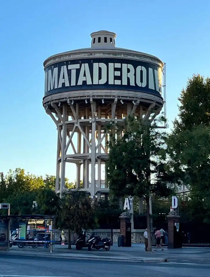 Vista exterior de Pis en venda en Madrid amb Calefacció i Parquet