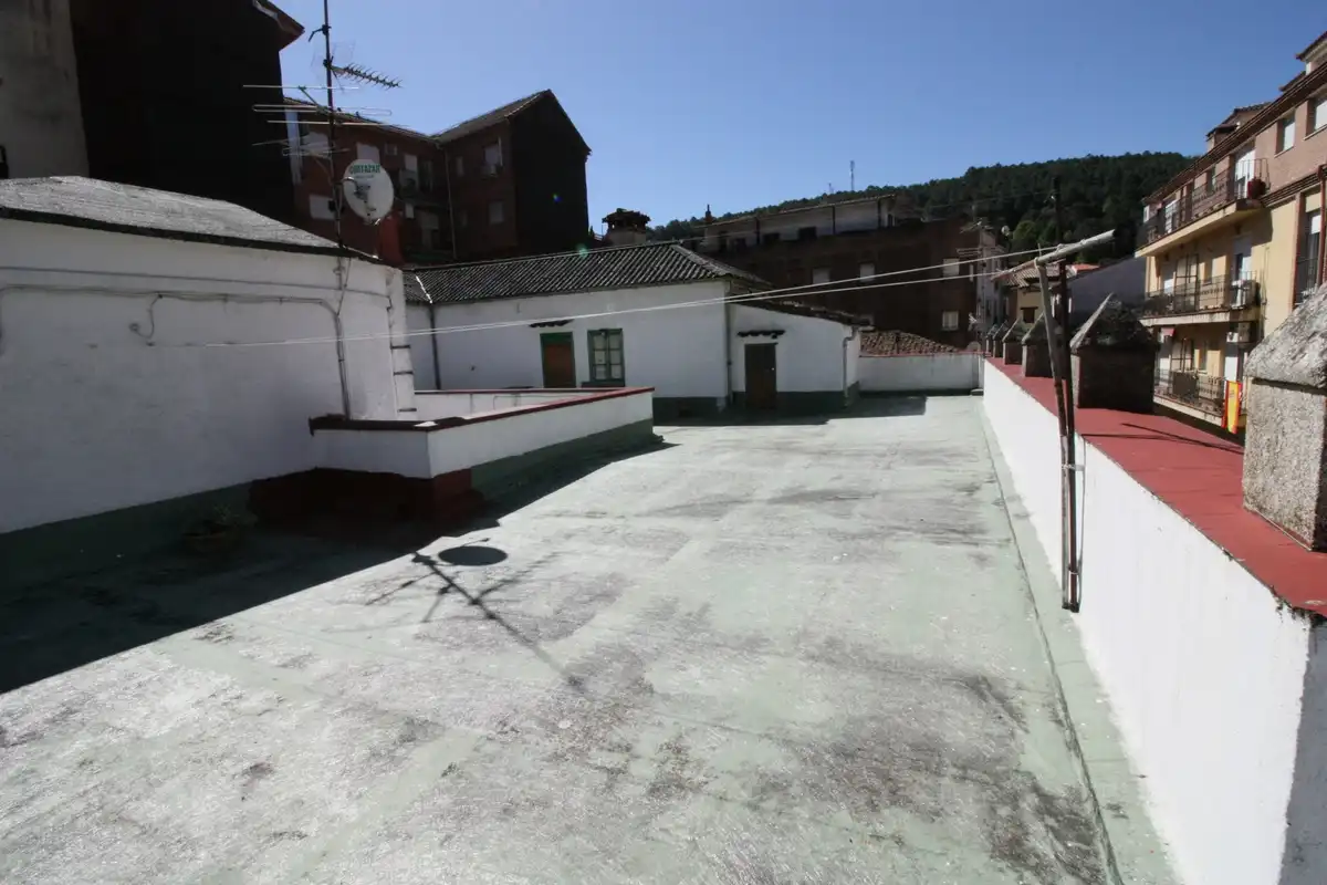 Vista exterior de Edificio en venta en Arenas de San Pedro