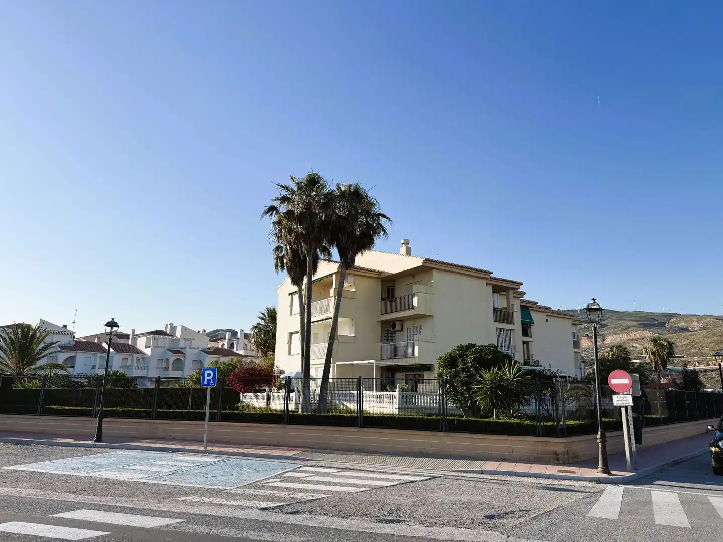 Vista exterior de Pis de lloguer en Motril amb Terrassa, Moblat i Piscina comunitària