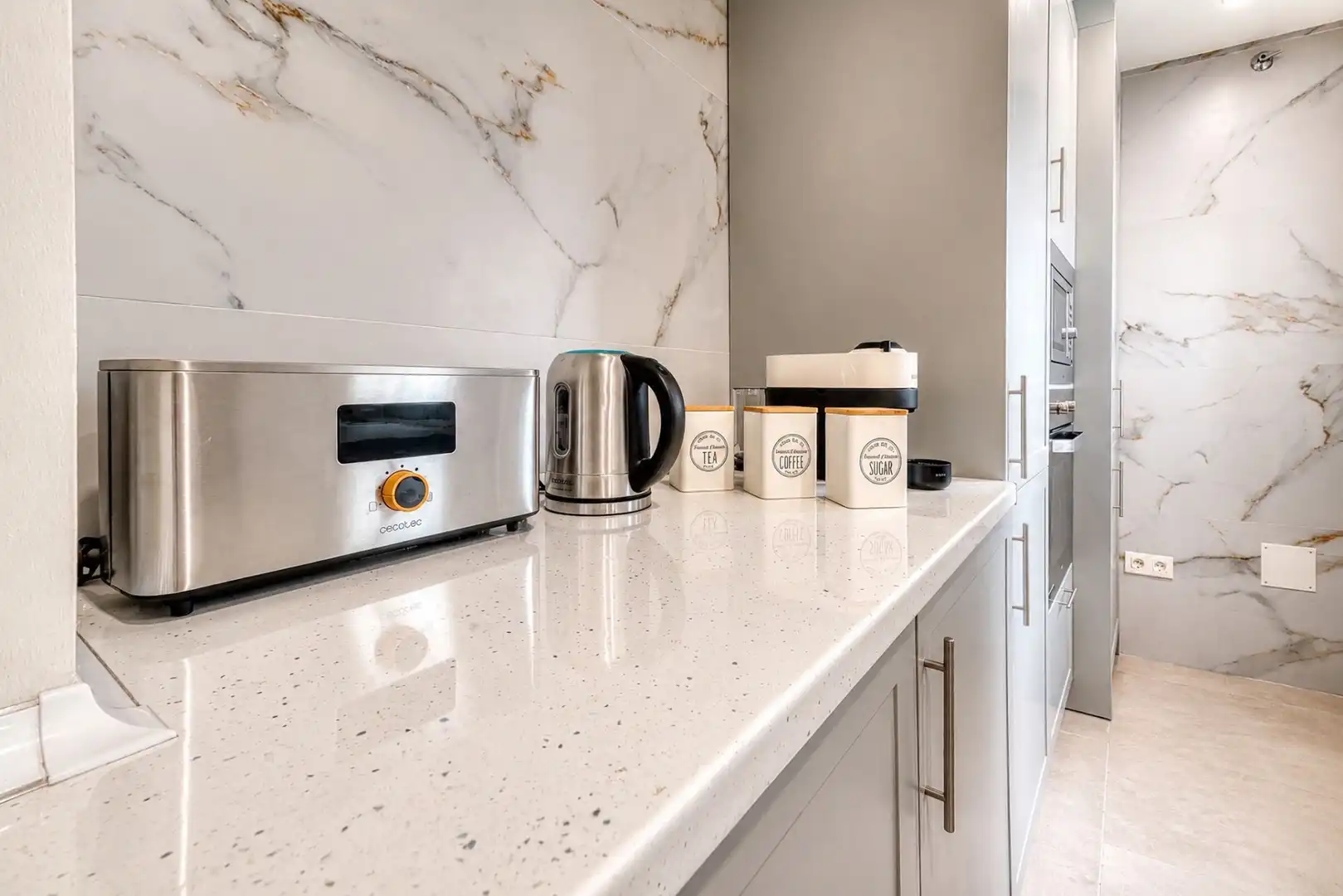 Cuina de Apartament de lloguer en Marbella amb Aire condicionat, Terrassa i Traster