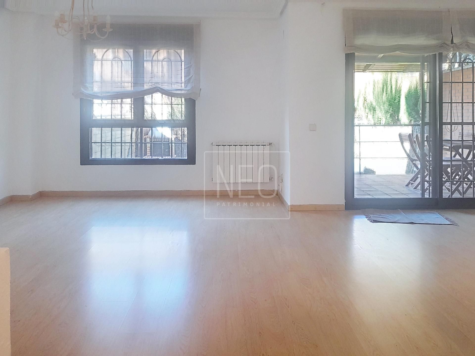 Living room of Single-family semi-detached for sale in Valdemoro  with Air Conditioner, Heating and Private garden