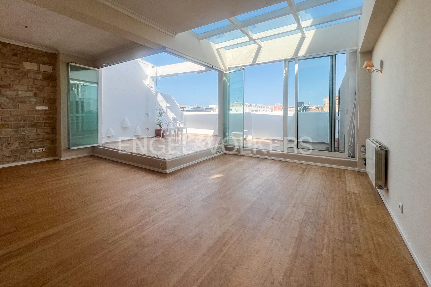 Vista exterior de Àtic de lloguer en  Valencia Capital amb Aire condicionat, Calefacció i Parquet