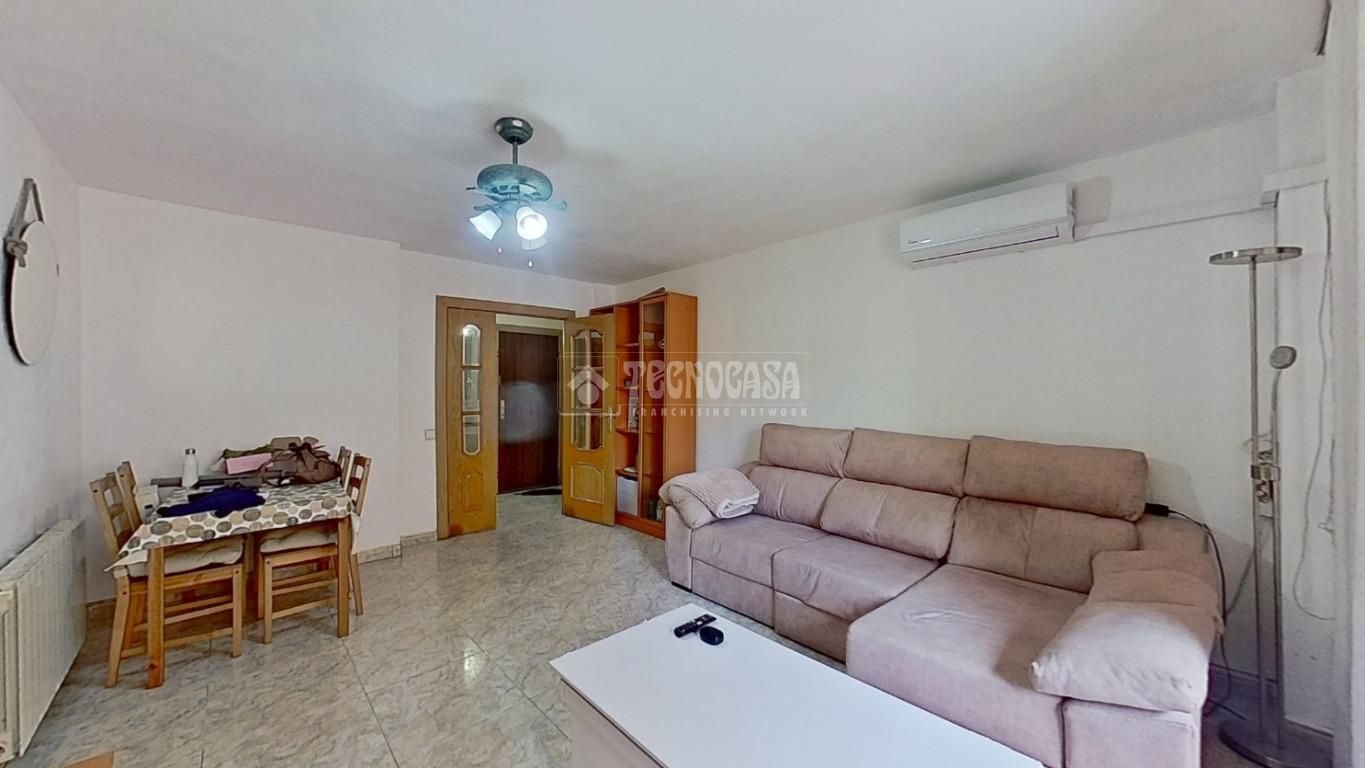 Living room of Flat for sale in Cerdanyola del Vallès  with Heating and Balcony