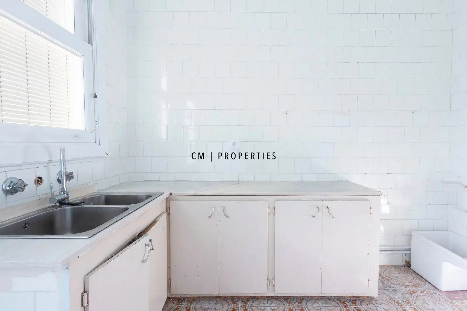 Kitchen of Office for rent in Valencia  with Air Conditioner, Heating and Furnished