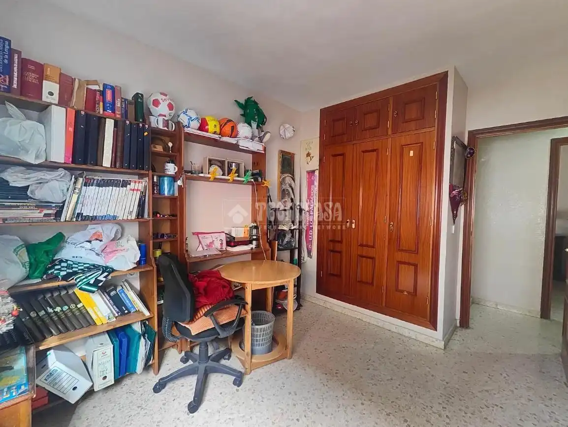 Dormitori de Pis en venda en Los Palacios y Villafranca amb Balcó