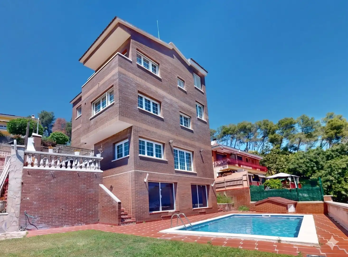 Vista exterior de Casa o xalet en venda en Sant Boi de Llobregat amb Aire condicionat, Calefacció i Jardí privat
