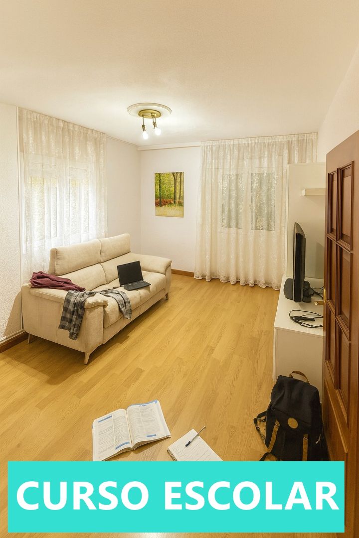 Sala d'estar de Pis de lloguer en Torrelavega  amb Calefacció, Moblat i Forn