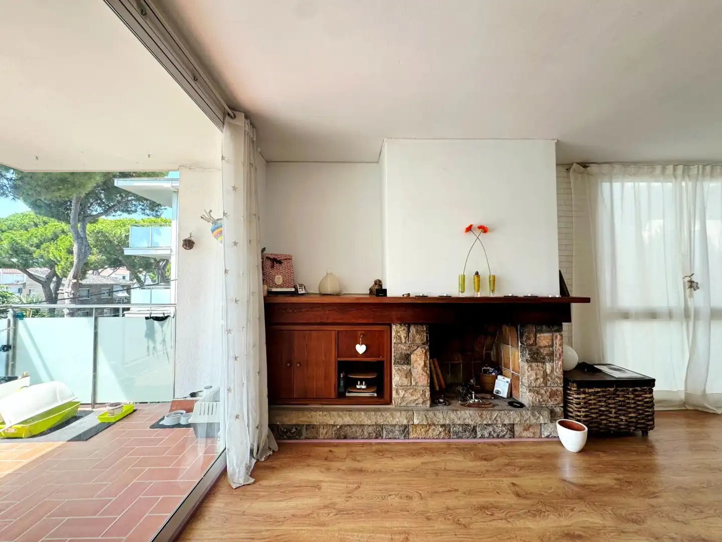 Living room of Flat for sale in Castelldefels  with Heating, Parquet flooring and Terrace