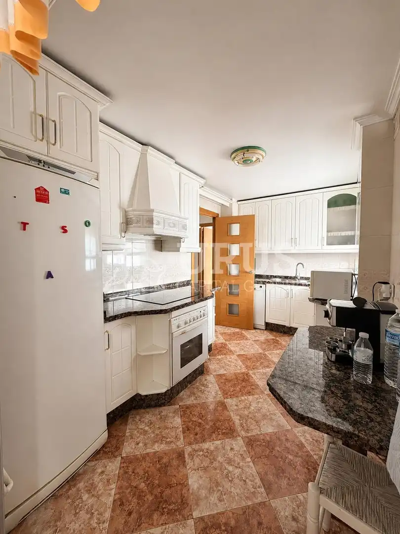 Piso en venta en CENTRO DE SALUD, Poniente-Norte - Miralbaida - Parque Azahara