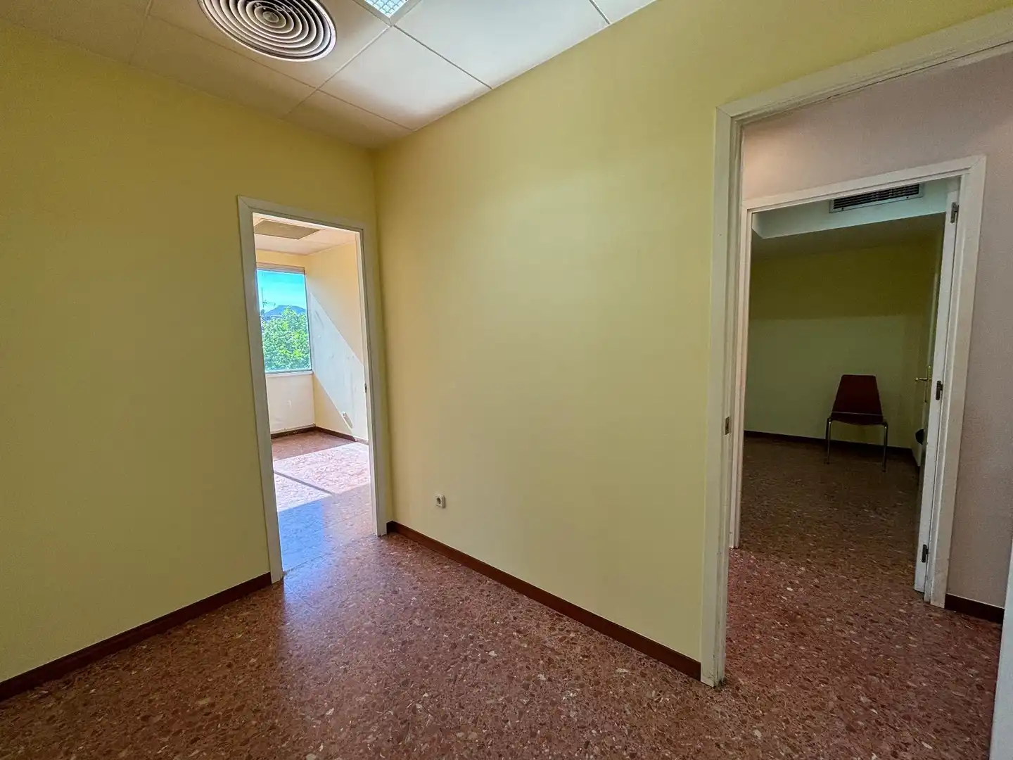 Office for sale in Manresa  with Air Conditioner
