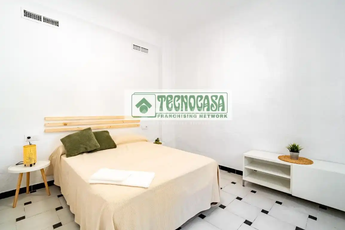 Bedroom of Flat for sale in Granada  with Air Conditioner, Heating and Terrace