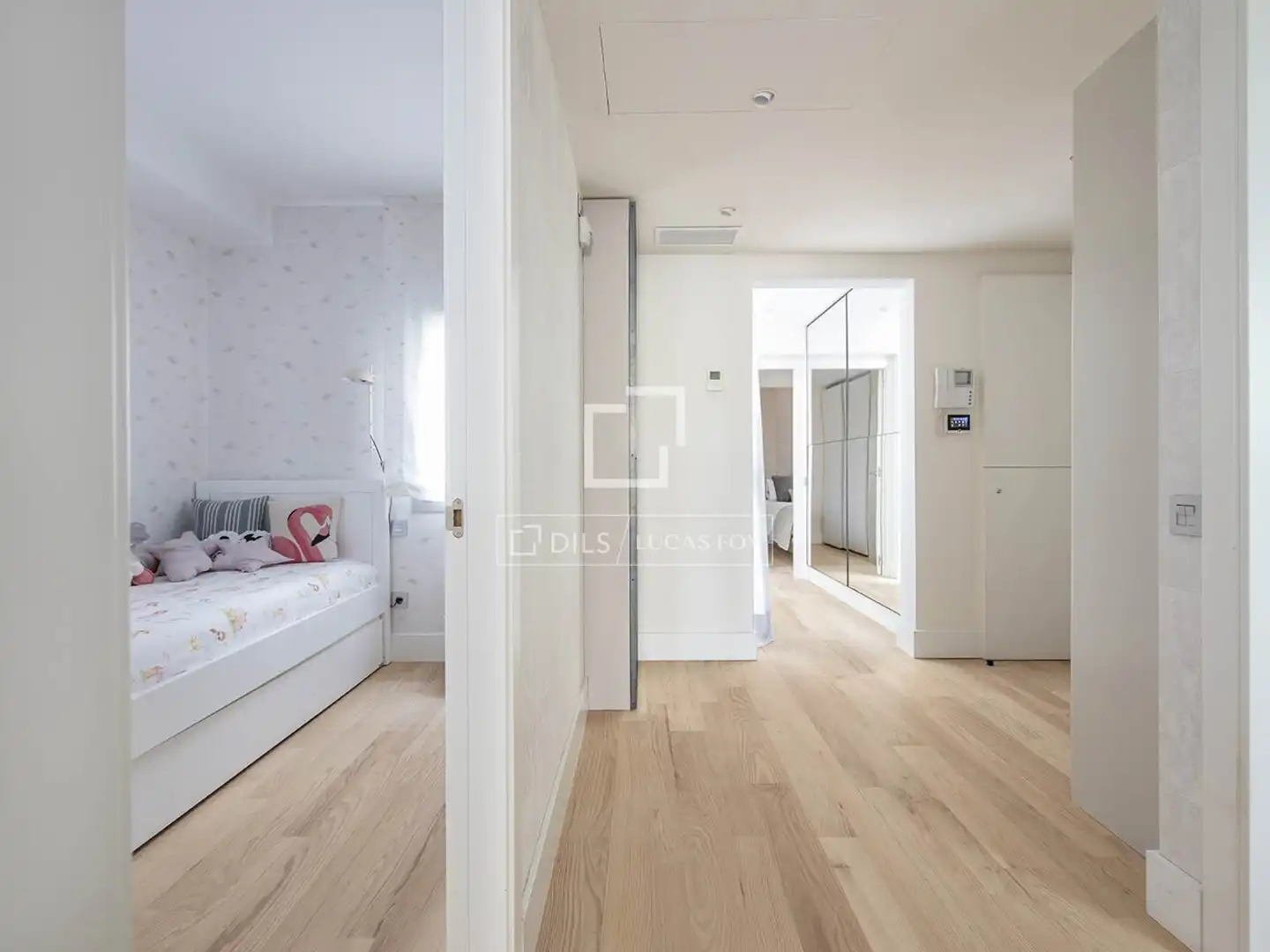 Schlafzimmer von Dachboden zum Verkauf in Barcelona mit Klimaanlage, Heizung und Parkett