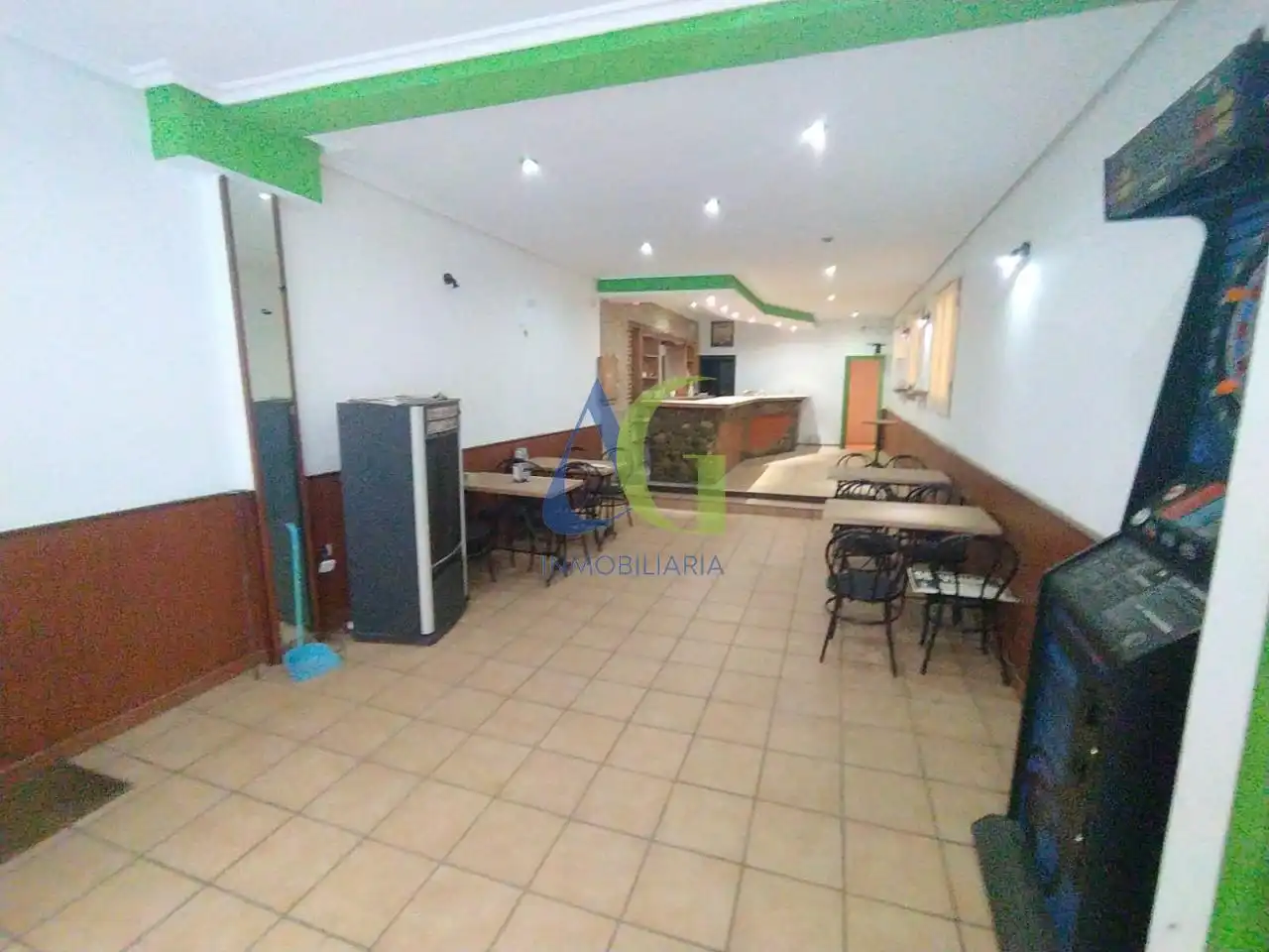 Local comercial en venda a San Mamés - La Palomera