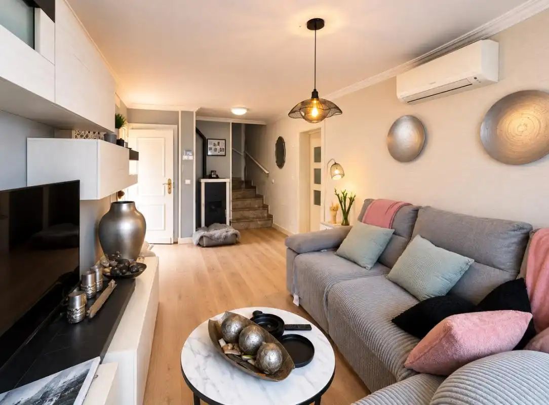 Casa aparellada en venda a Calle Jardines, imagen 4