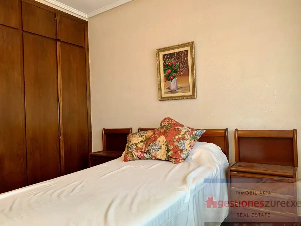 Bedroom of Flat for sale in Bilbao 