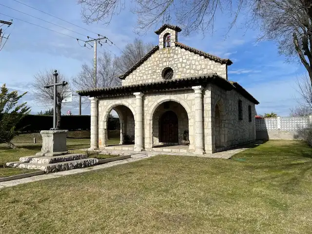 Vista exterior de Casa o xalet en venda en Laguna de Duero amb Aire condicionat, Moblat i Forn