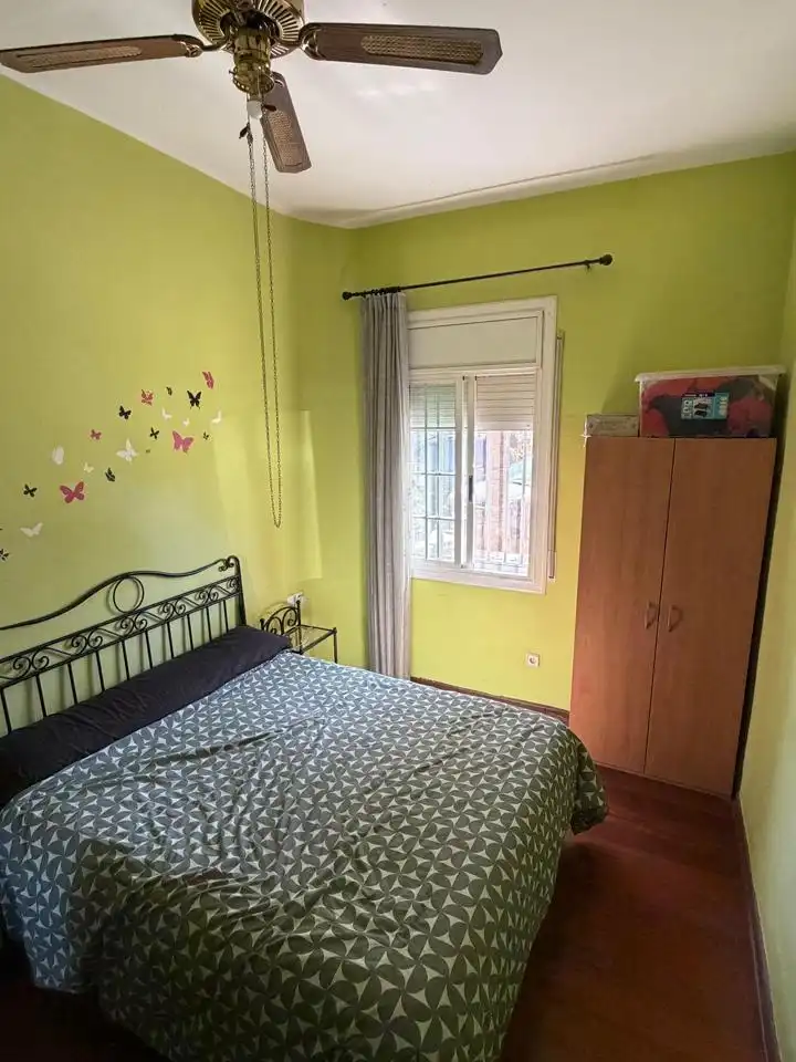 Dormitori de Planta baixa en venda en Cornellà de Llobregat amb Aire condicionat