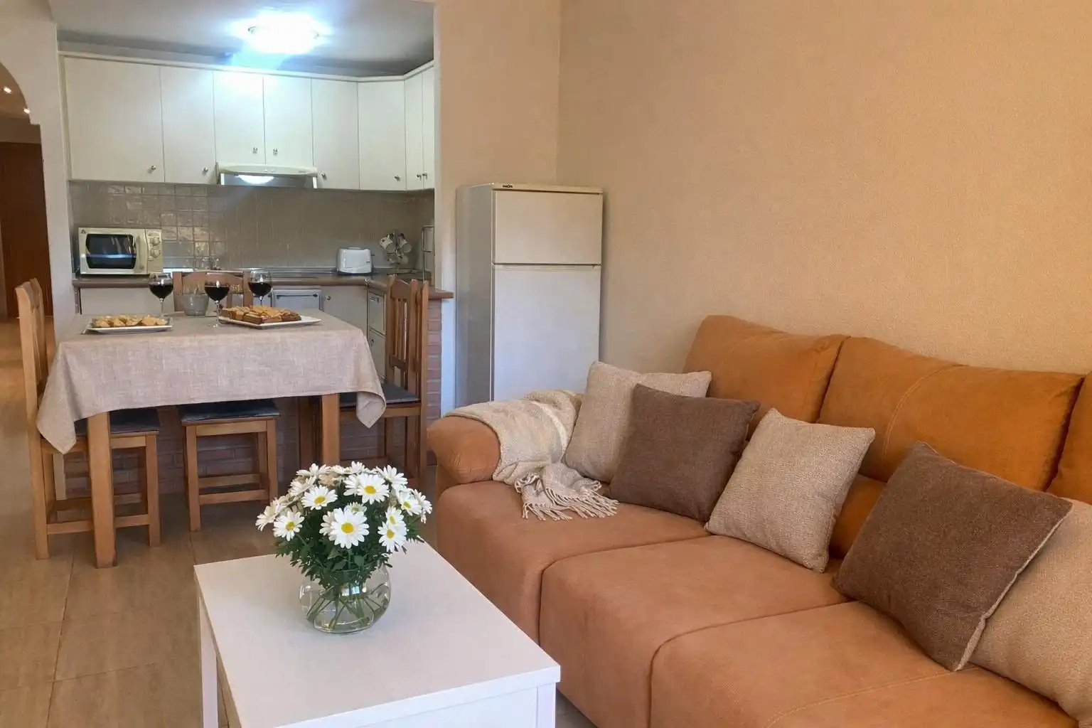 Sala de estar de Apartamento de alquiler en Fuengirola con Aire acondicionado, Terraza y Amueblado