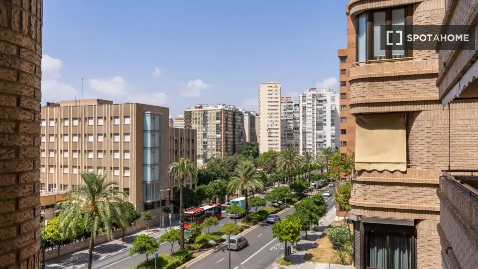 Exterior view of Flat for rent in Valencia  with Air Conditioner, Heating and Furnished