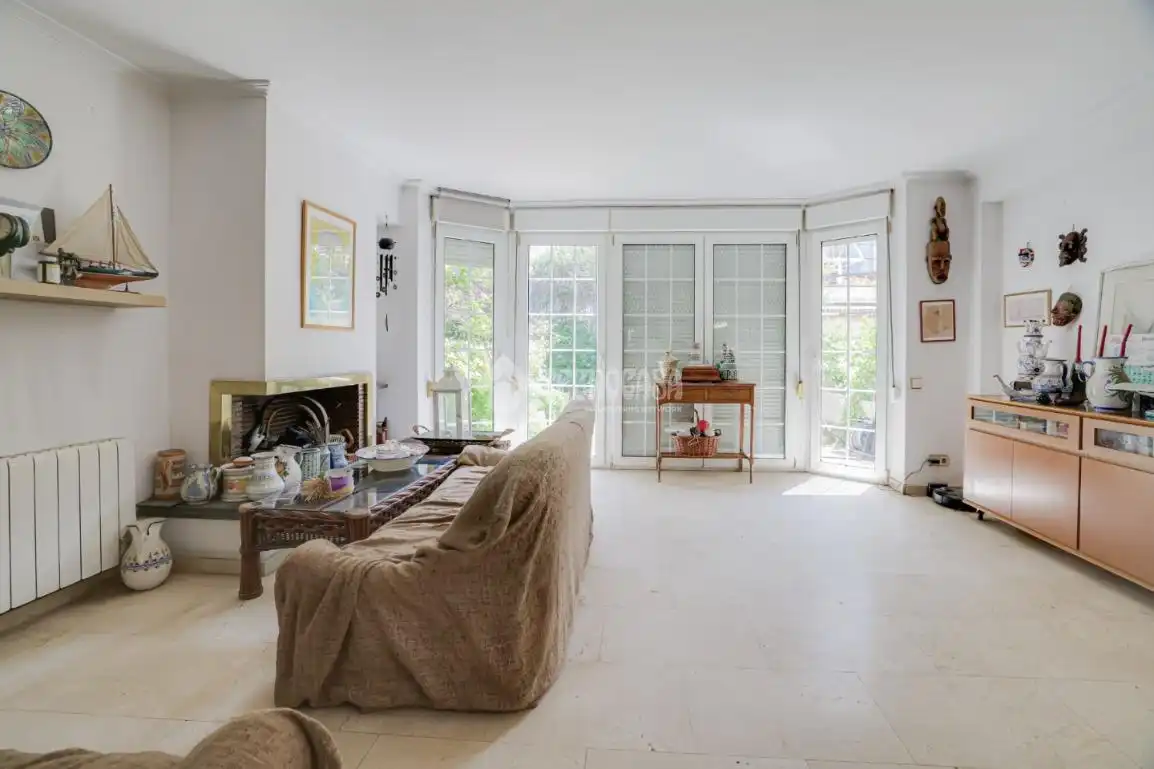 Sala de estar de Casa adosada en venta en Rubí con Aire acondicionado, Calefacción y Amueblado