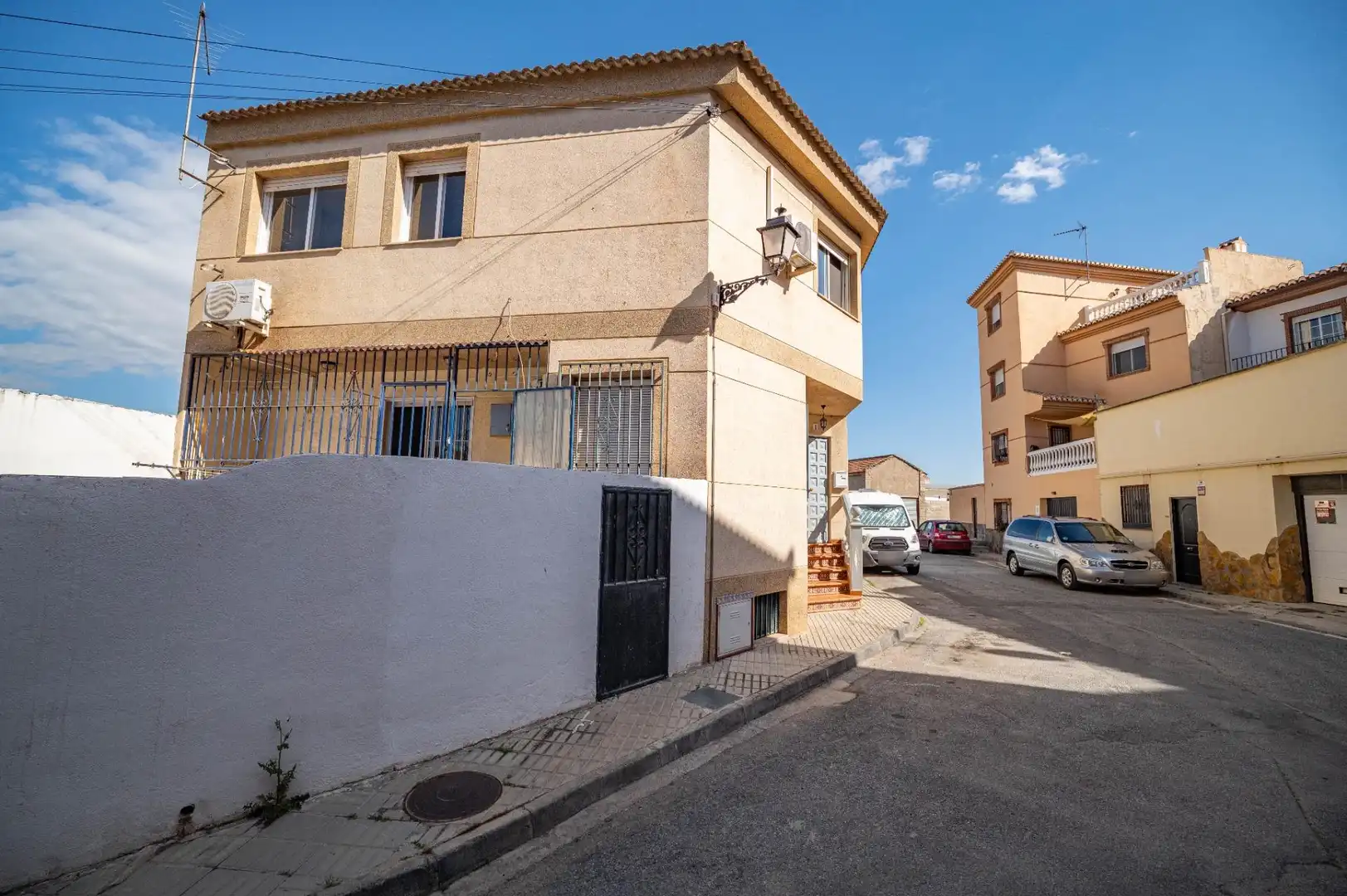 Vista exterior de Casa o xalet en venda en Las Gabias amb Aire condicionat i Balcó
