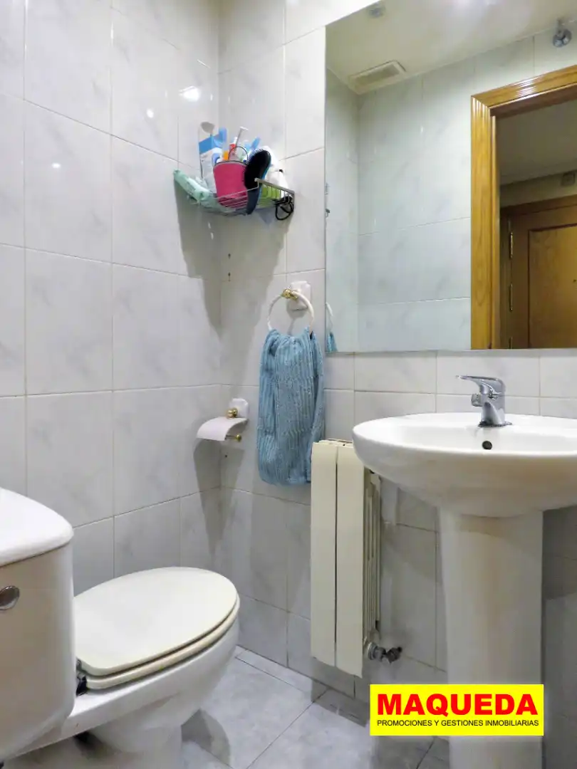Badezimmer von Maisonette zum Verkauf in Alcorcón mit Klimaanlage, Heizung und Parkett