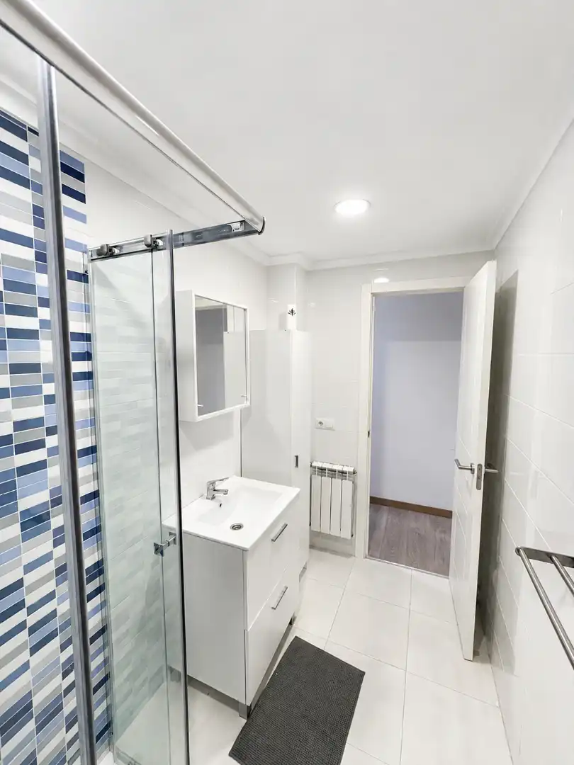 Baño de Piso de alquiler en Santander con Calefacción, Amueblado y Horno