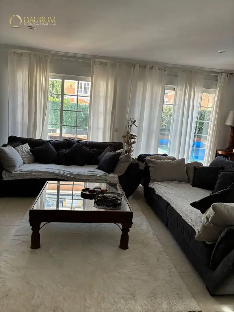 Sala de estar de Casa adosada en venta en Rivas-Vaciamadrid con Aire acondicionado, Calefacción y Jardín privado