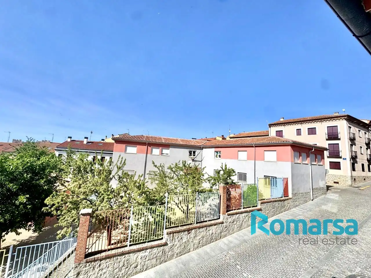 Vista exterior de Piso en venta en Ávila con Calefacción, Parquet y Trastero