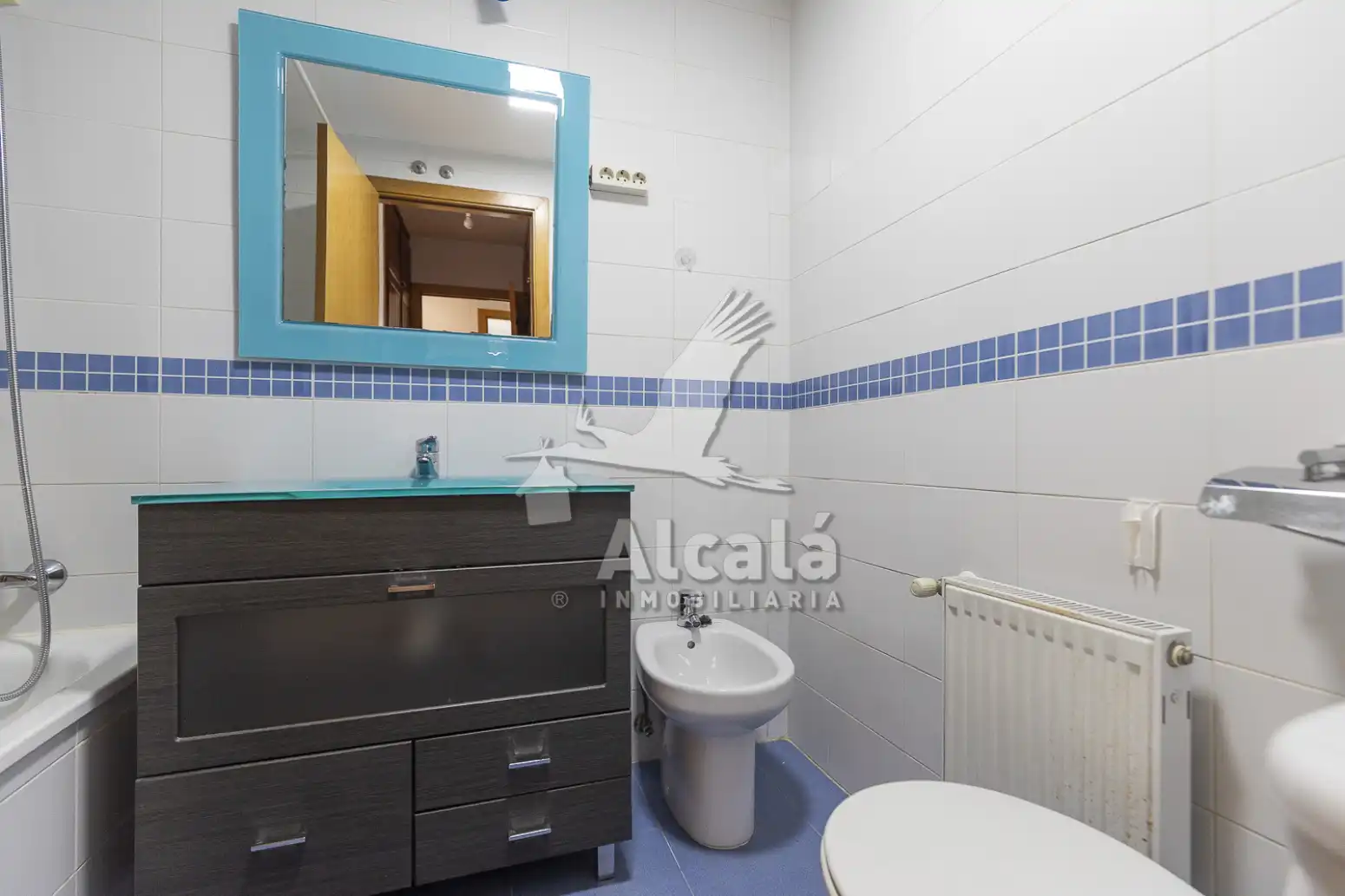 Bany de Pis en venda en Alcalá de Henares amb Calefacció, Traster i Piscina