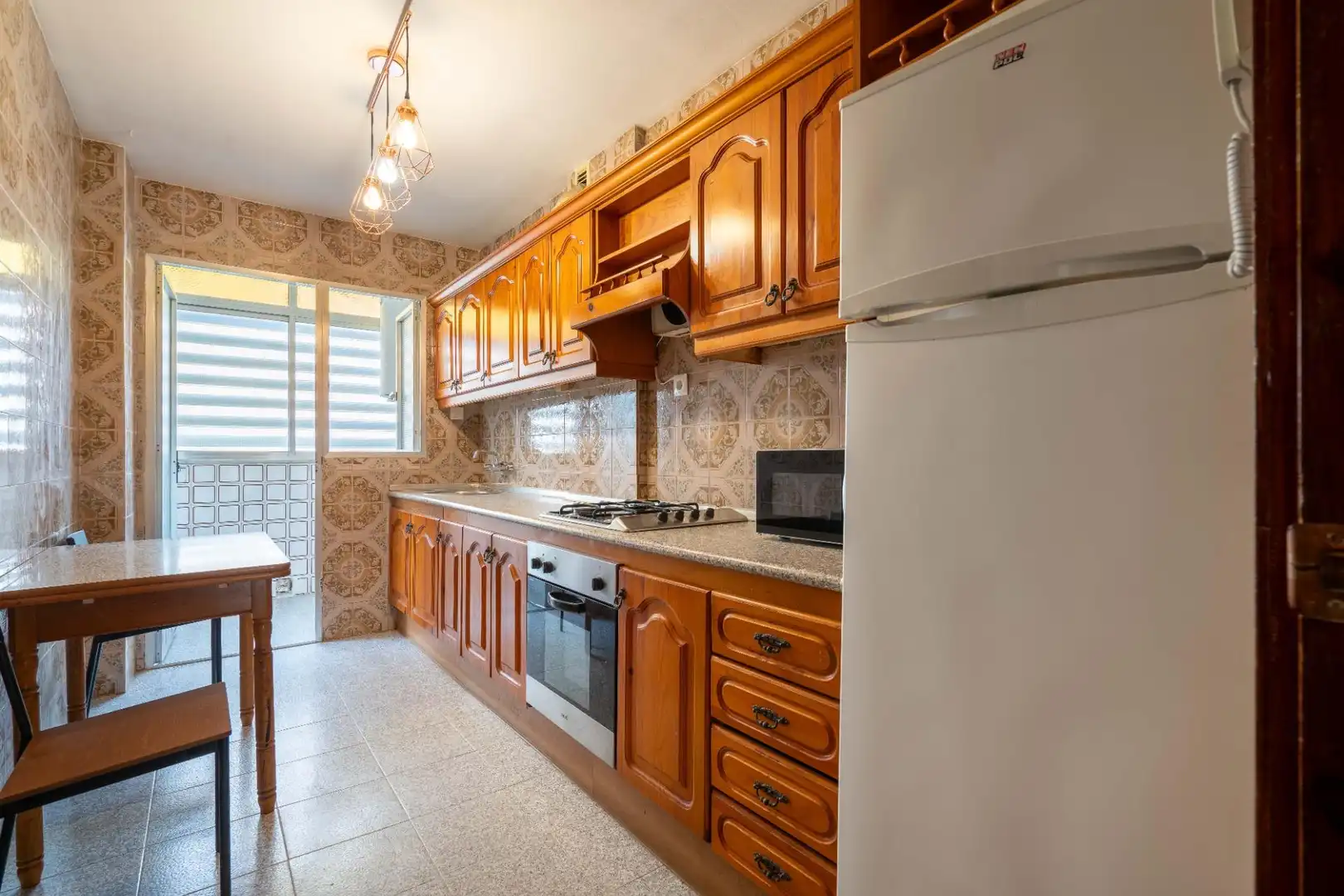 Cuina de Pis de lloguer en Almería amb Terrassa