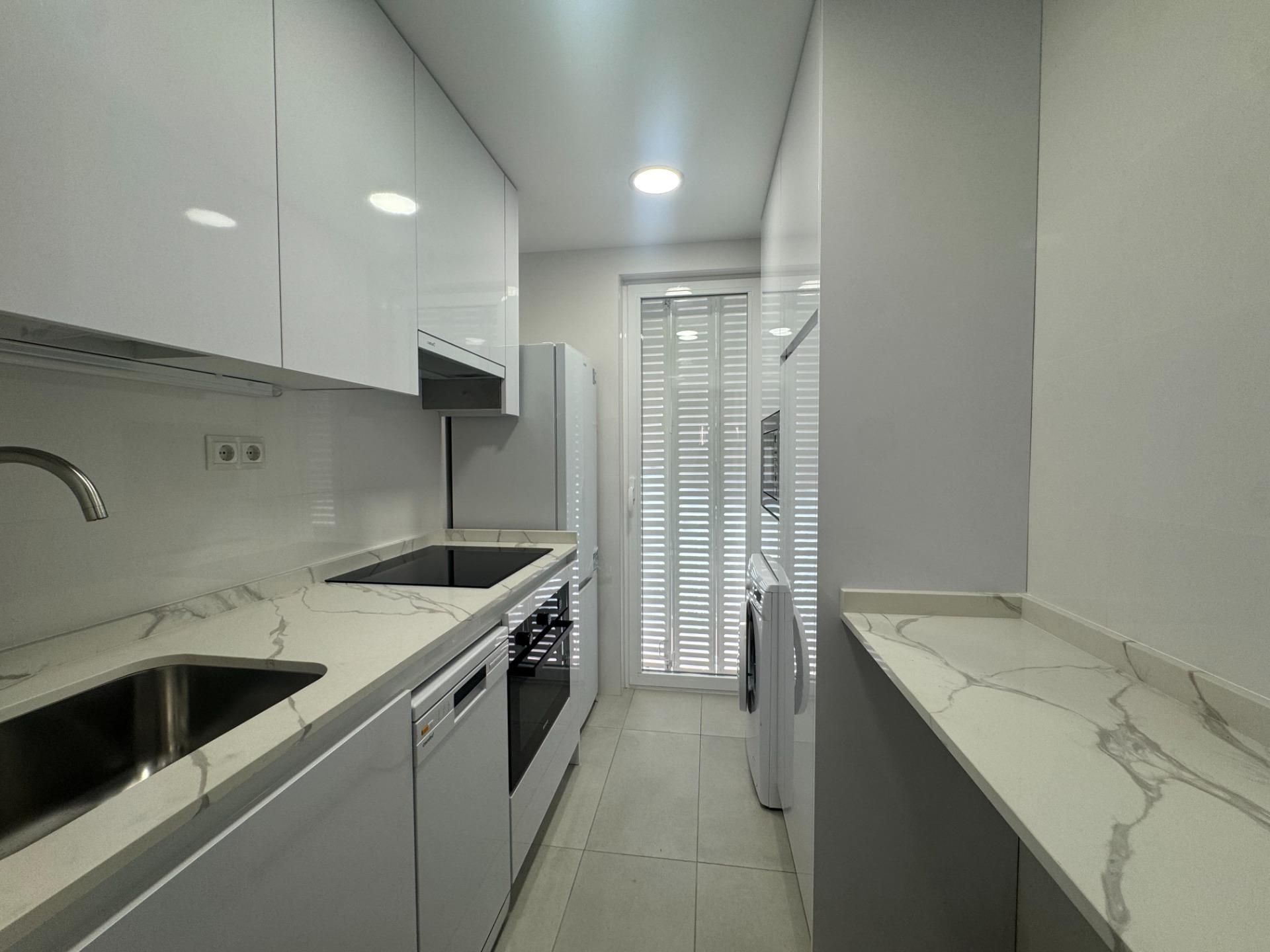 Cuina de Pis de lloguer en  Madrid Capital amb Calefacció i Terrassa