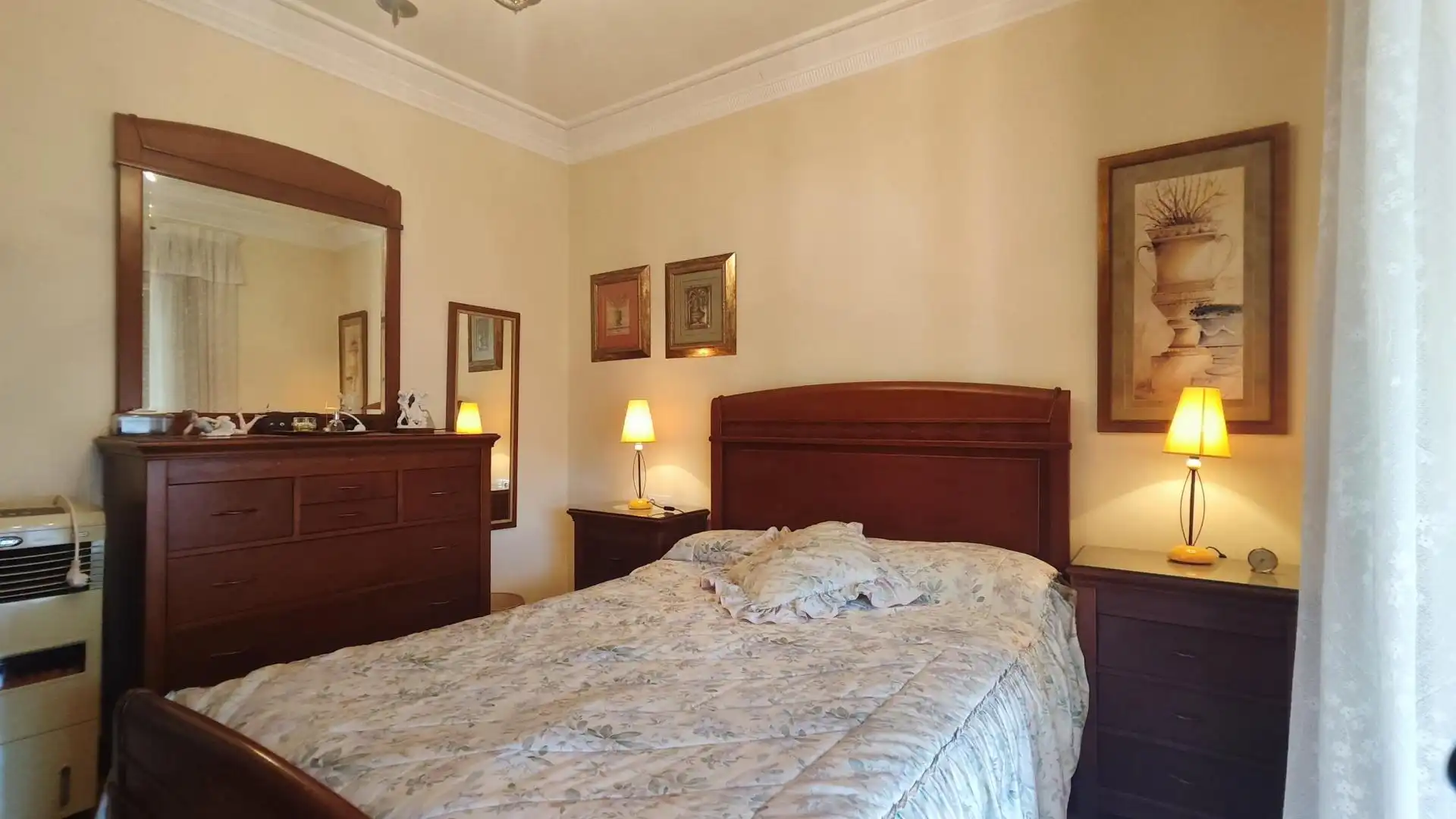 Habitación de Casa o chalet en venta en León Capital  con Calefacción y Terraza
